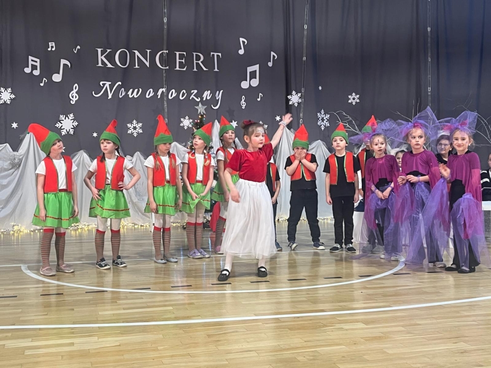 Aranżacja baśni o "Krasnoludkach i Sierotce Marysi"